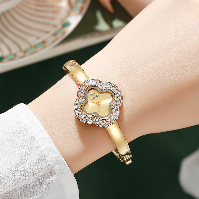 Luxury Watch Kids - นาฬิกาข้อมือควอตซ์รูปใบโคลเวอร์สี่แฉกประดับเพชรหรูหราสำหรับผู้หญิง ดีไซน์เฉพาะกลุ่ม แฟชั่นลำลอง ของขวัญสำหรับสาวๆ