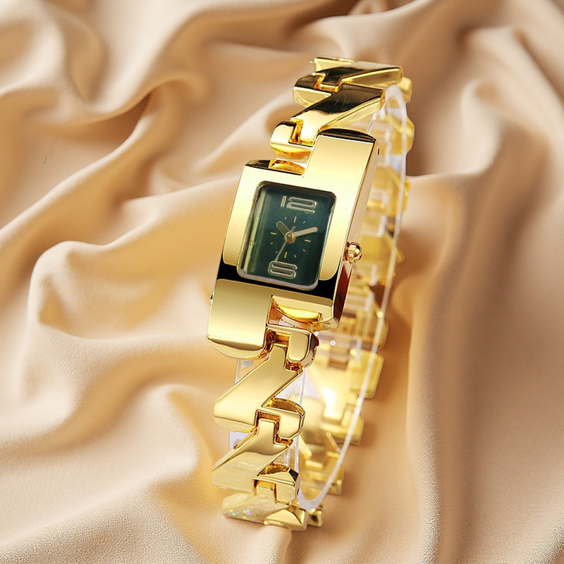 Luxury Watch Kids - นาฬิกาข้อมือควอตซ์ทรงสี่เหลี่ยมสำหรับผู้หญิง แฟชั่นหรูหราเบาๆ สไตล์วินเทจ นาฬิกาลำลองสำหรับผู้หญิง เหมาะสำหรับการสวมใส่ในชีวิตประจำวัน ของขวัญสำหรับสาวๆ