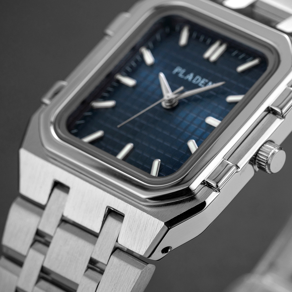แบรนด์หรู Blue Dial Man คุณภาพ - Luxury Watch Magazine บทวิจารณ์และราคา