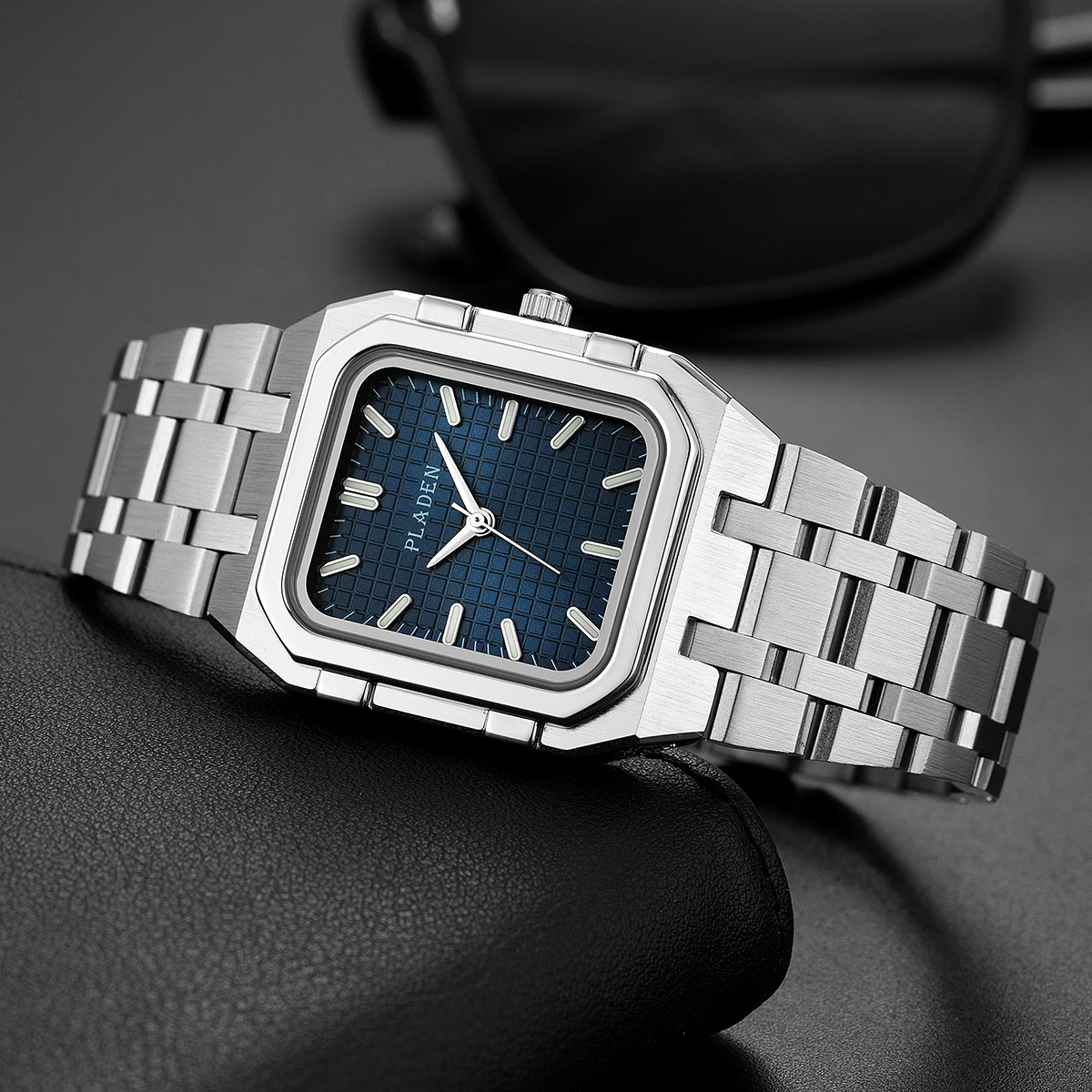 แบรนด์หรู Blue Dial Man คุณภาพ - Luxury Watch Magazine บทวิจารณ์และราคา