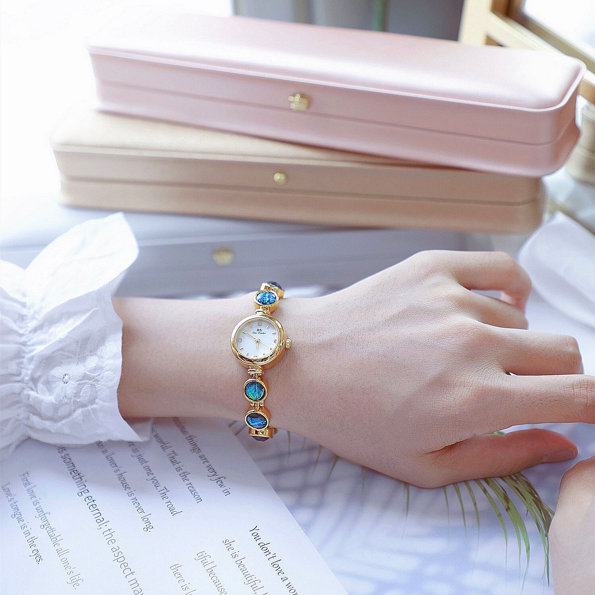 นาฬิกาหรูน้ำหนักเบาสำหรับสุภาพ - Luxury Watch And Jewelry Brand บทวิจารณ์และราคา