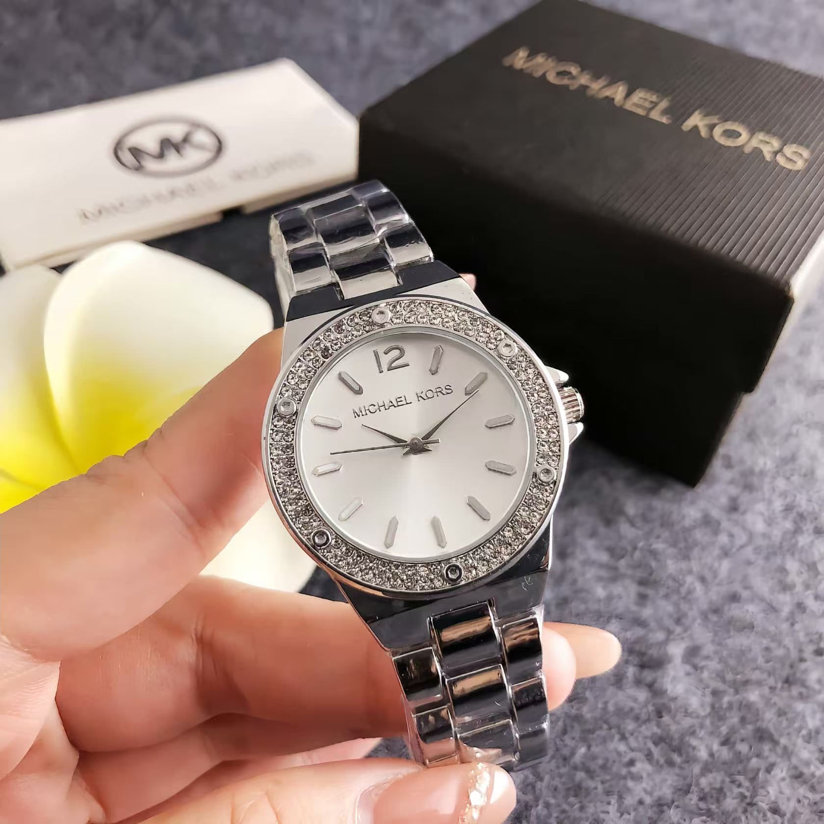 นาฬิกาแฟชั่นหรูหราสำหรับผู้หญิ - Luxury Watch Photo บทวิจารณ์และราคา