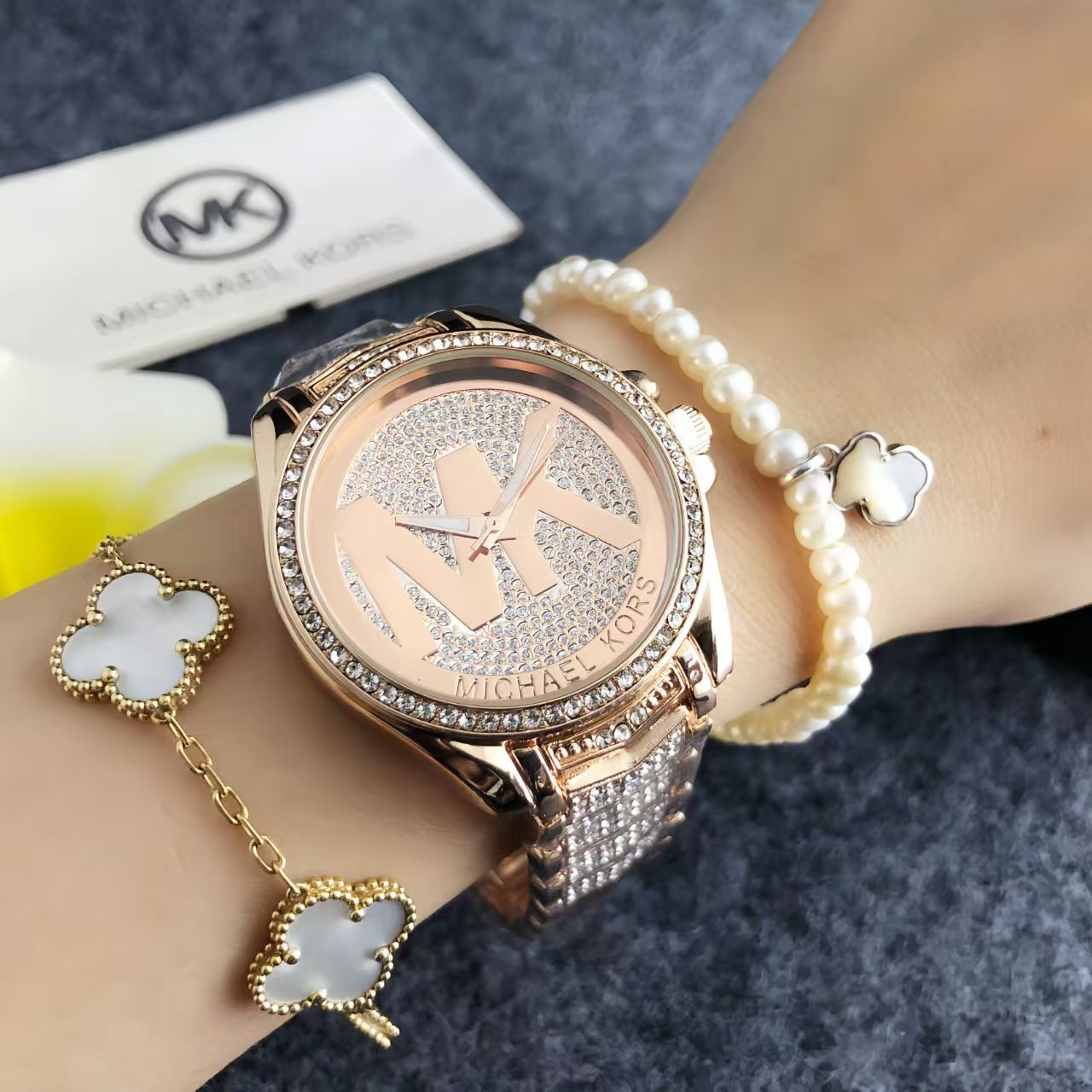 Michael Kors นาฬิกาข้อมือและกร - Luxury Watch Photo บทวิจารณ์และราคา