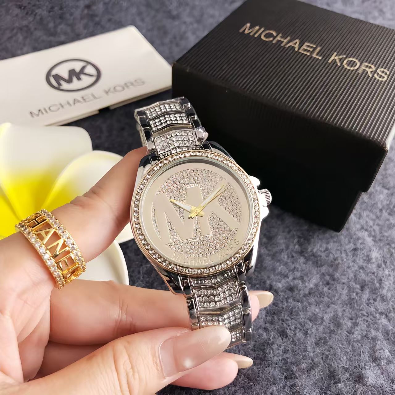 Michael Kors นาฬิกาข้อมือและกร - Luxury Watch Photo บทวิจารณ์และราคา
