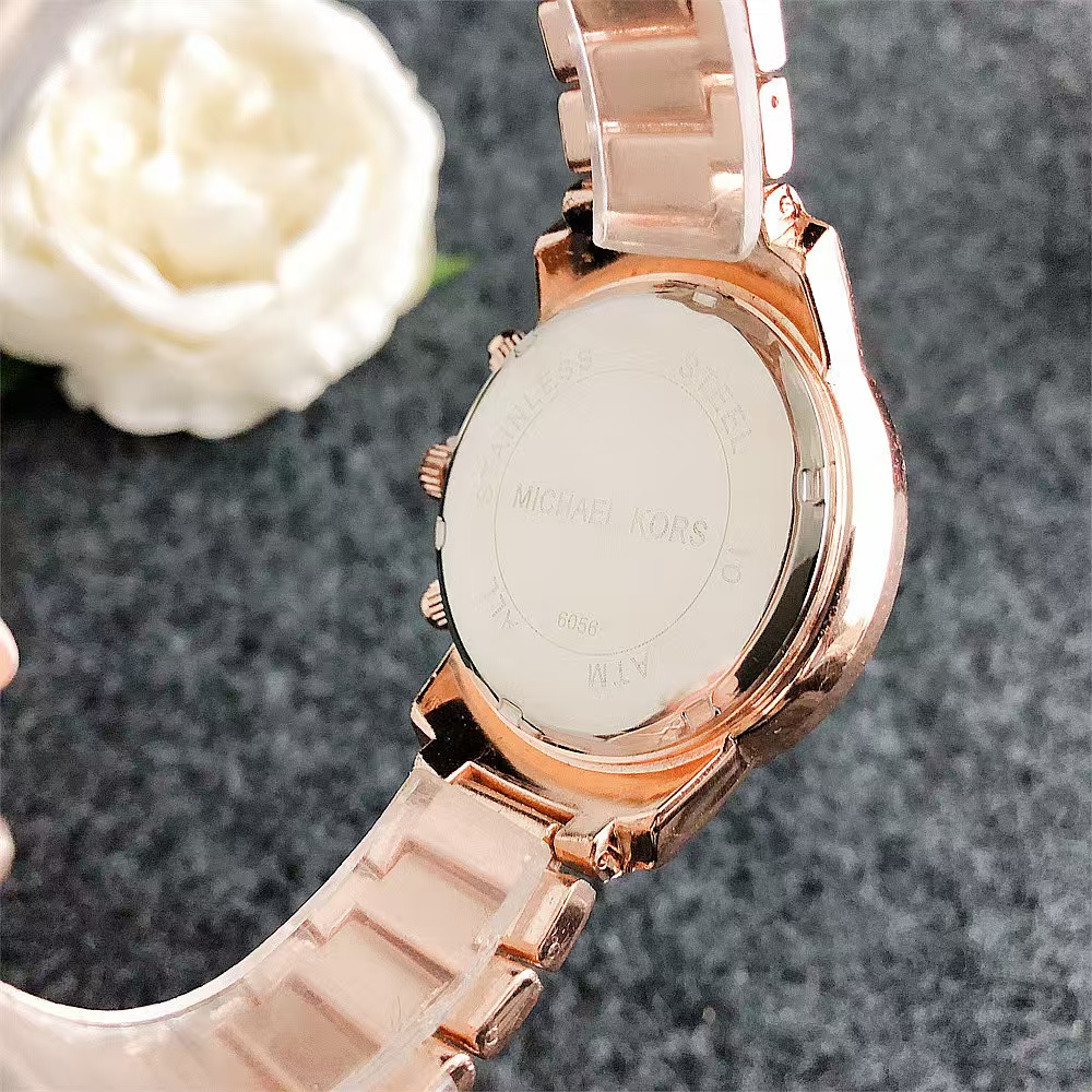นาฬิกาข้อมือและกระเป๋าสตางค์ผู - Luxury Watch Photo บทวิจารณ์และราคา