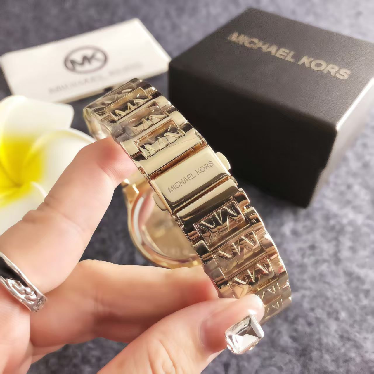 นาฬิกาข้อมือผู้หญิง Michael Ko - Luxury Watch Photo บทวิจารณ์และราคา